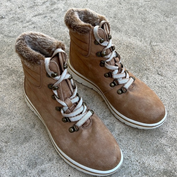 Cliffs by WHITE MOUNTAIN Shoes - Cliffs by WHITE MOUNTAIN Hallett Women's Tan Hiker Boot Size 8.5